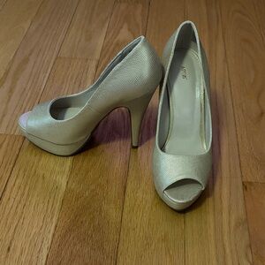 Apt. 9 Women's Metallic Peep-Toe Platform Pumps - Gold